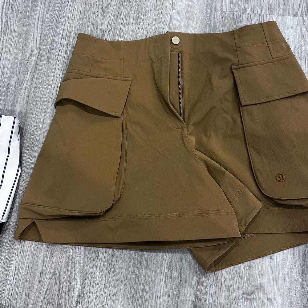 Lululemon relaxed fit SHR cargo shorts
